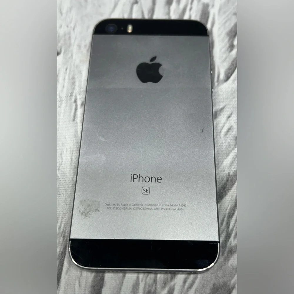For Parts As-is Apple iPhone SE 32Gb A1662 Broken Screen And Back